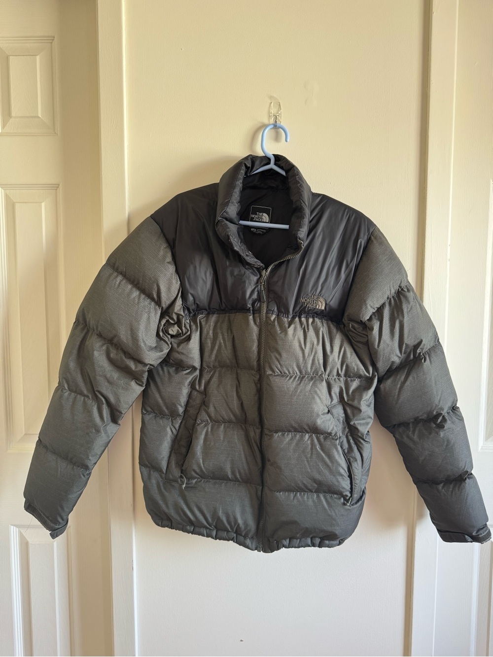 The North Face Men's Charcoal Gray Two-Tone Puffer Jacket